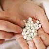 Скандалният текст за скъпоструващите лекарства отпада от договора с аптеките